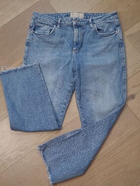 Free People Jean Women's sz 30Short Crop Straight Leg Mid Rise Denim
